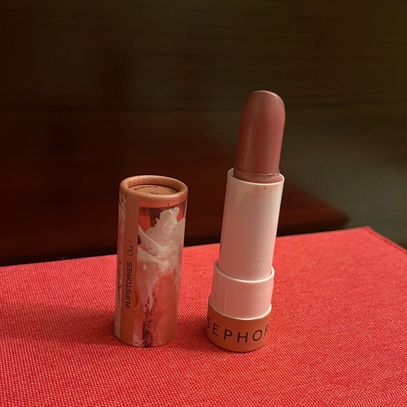 Bundle of nude lipsticks. - Picture 3 of 5